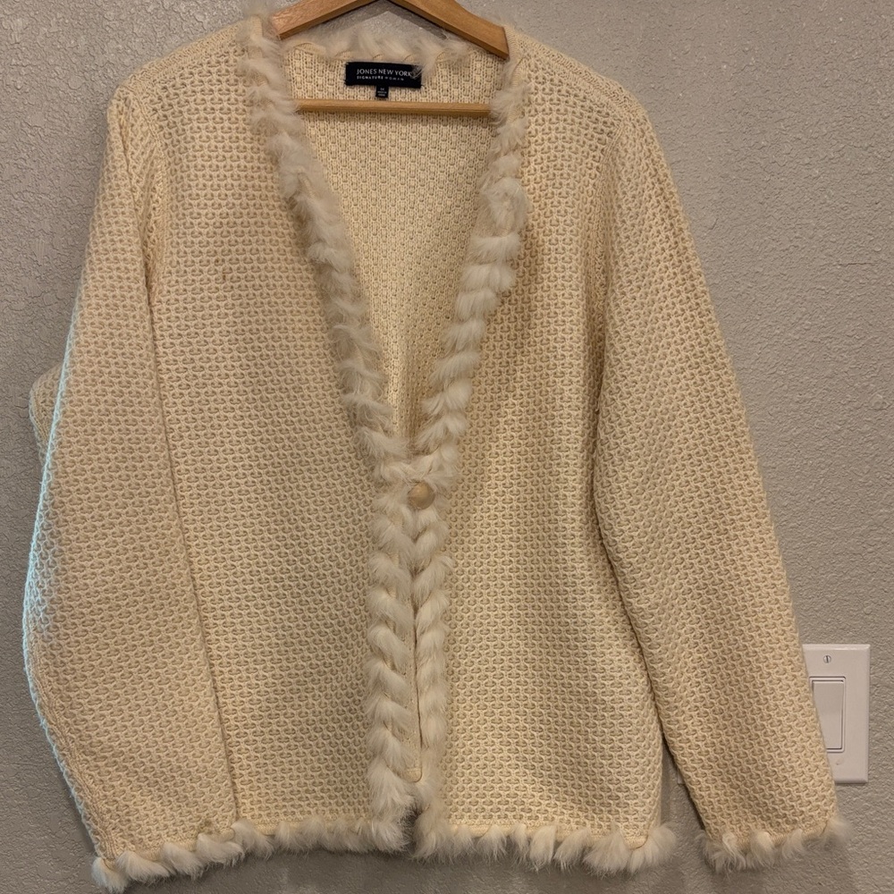 Homes New York Signature Woman Cream Sweater with Faux Fur Trim Sweater
